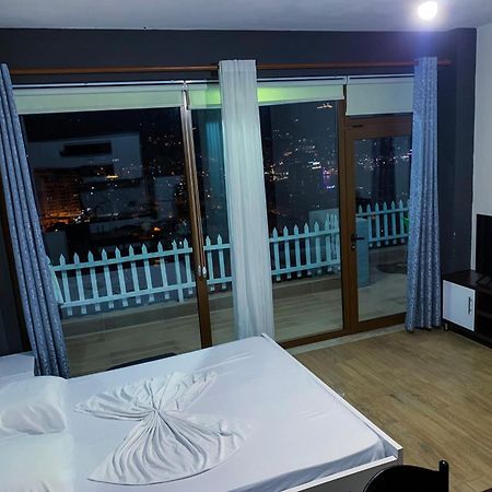 Denis Apartments Саранда Экстерьер фото