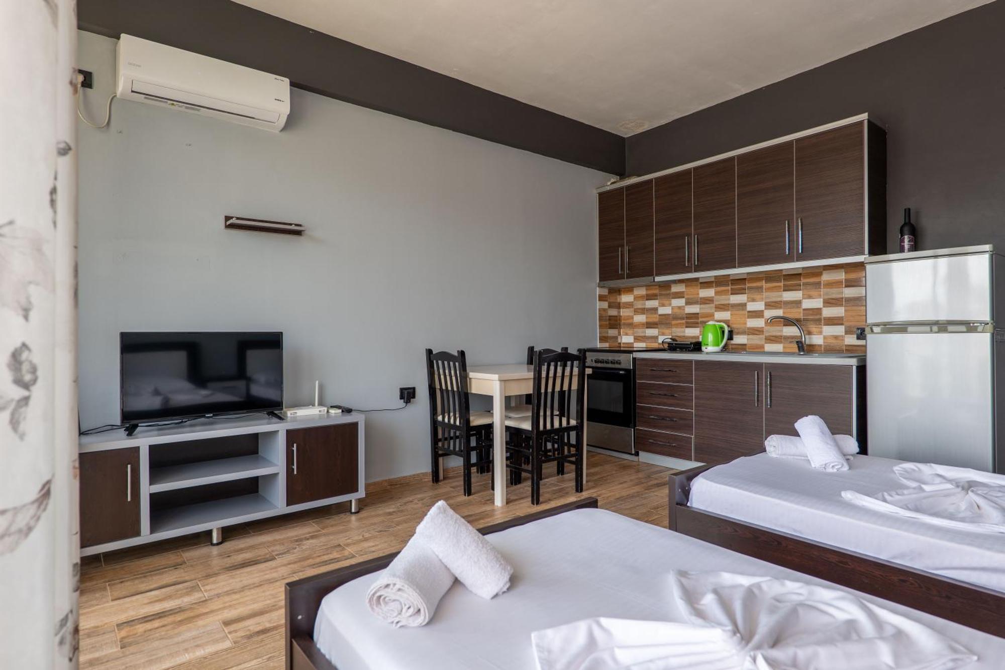 Denis Apartments Саранда Экстерьер фото