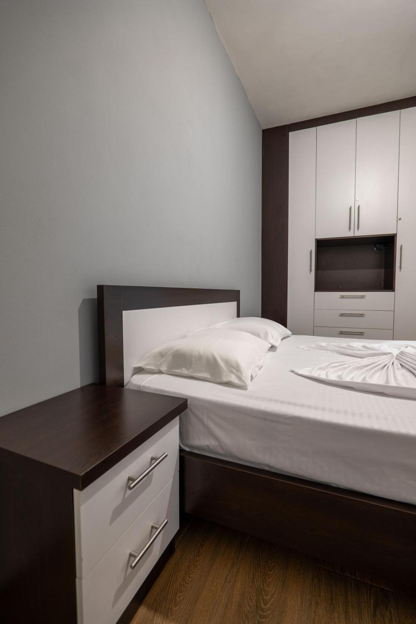 Denis Apartments Саранда Экстерьер фото