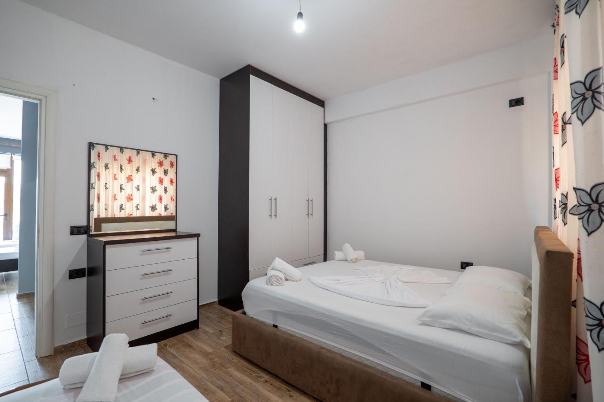 Denis Apartments Саранда Экстерьер фото