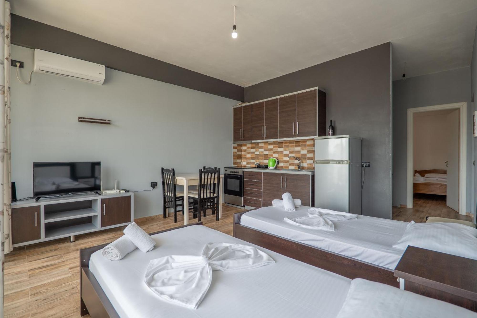 Denis Apartments Саранда Экстерьер фото
