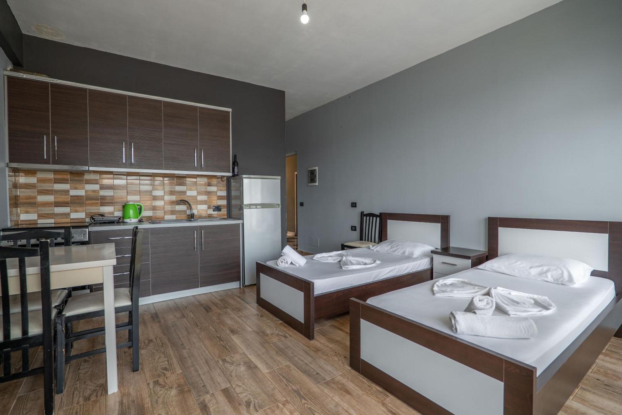 Denis Apartments Саранда Экстерьер фото