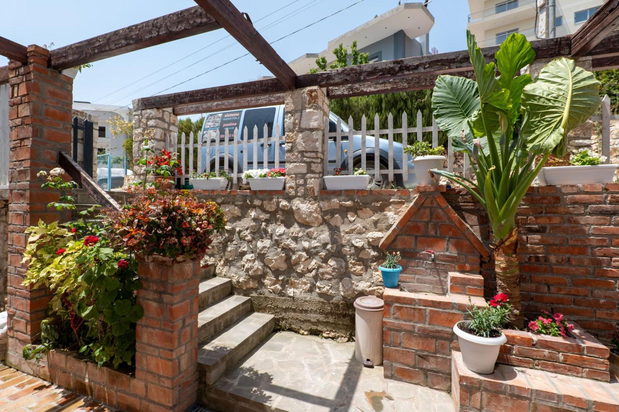 Denis Apartments Саранда Экстерьер фото